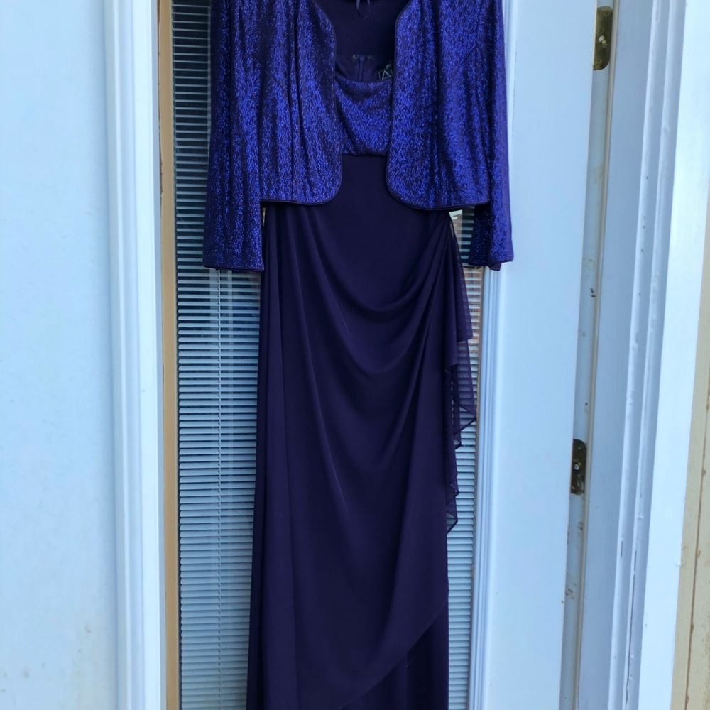 🇺🇸 Purple gown/crop jacket mid sleeve 🇺🇸